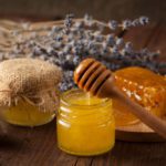 ما هو عسل الأنزر وما هي فوائد عسل الأنزر -موقع معجون الباشا
